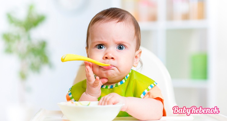 Рацион питания ребенка в 9 месяцев. Чем можно кормить ?