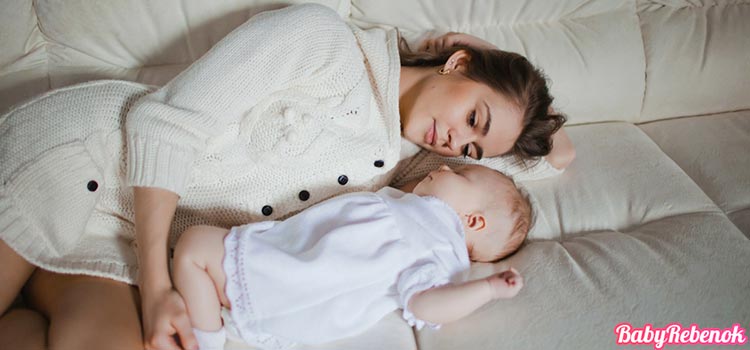 Сколько должен спать ребенок в 6 месяцев: днем и ночью?